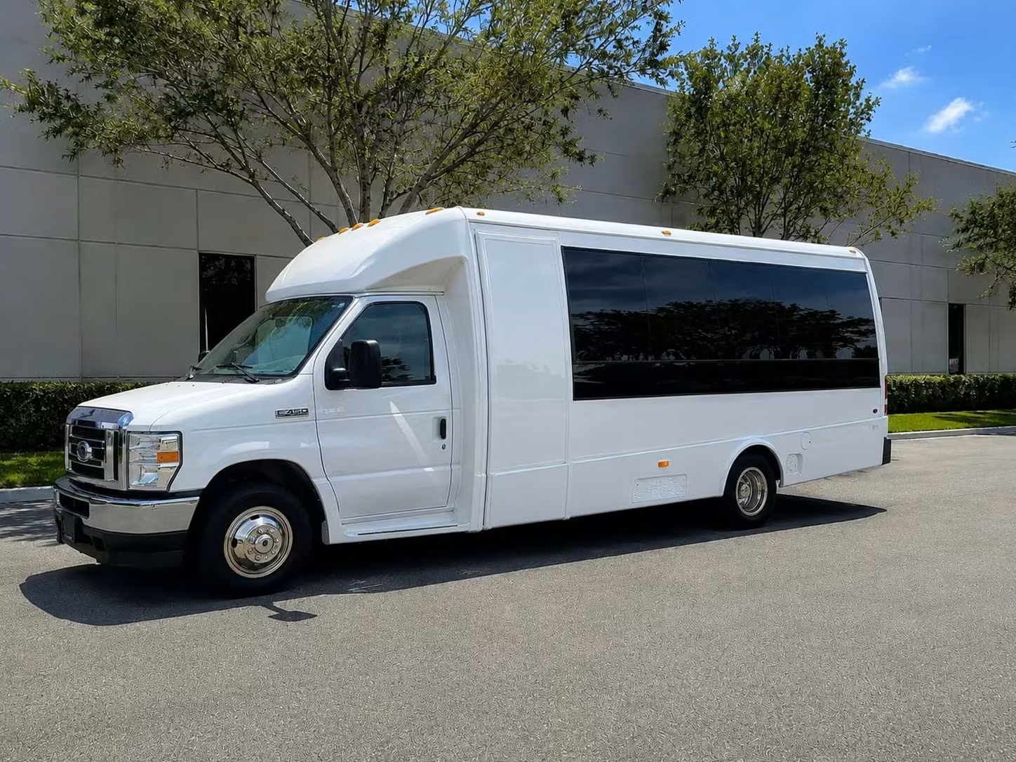 casselberry 15 passenger minibus rental