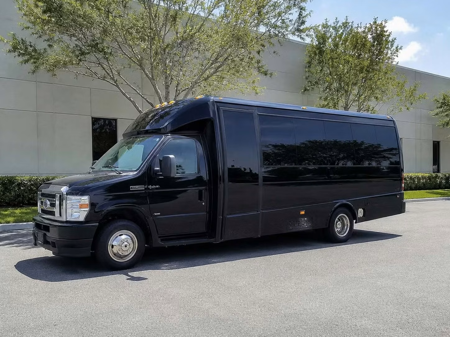 casselberry 18 passenger minibus rental