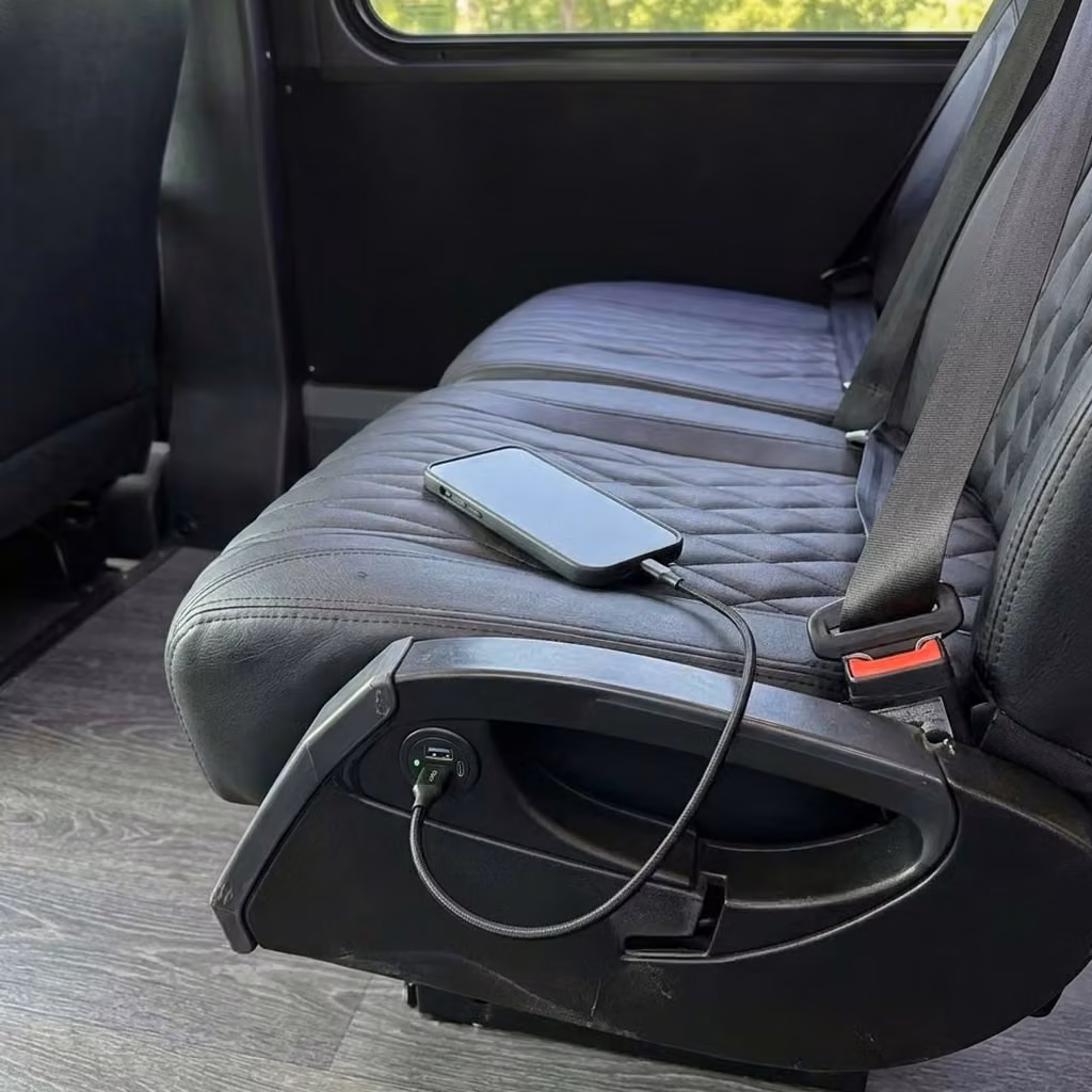 casselberry 20 passenger minibus usb charging