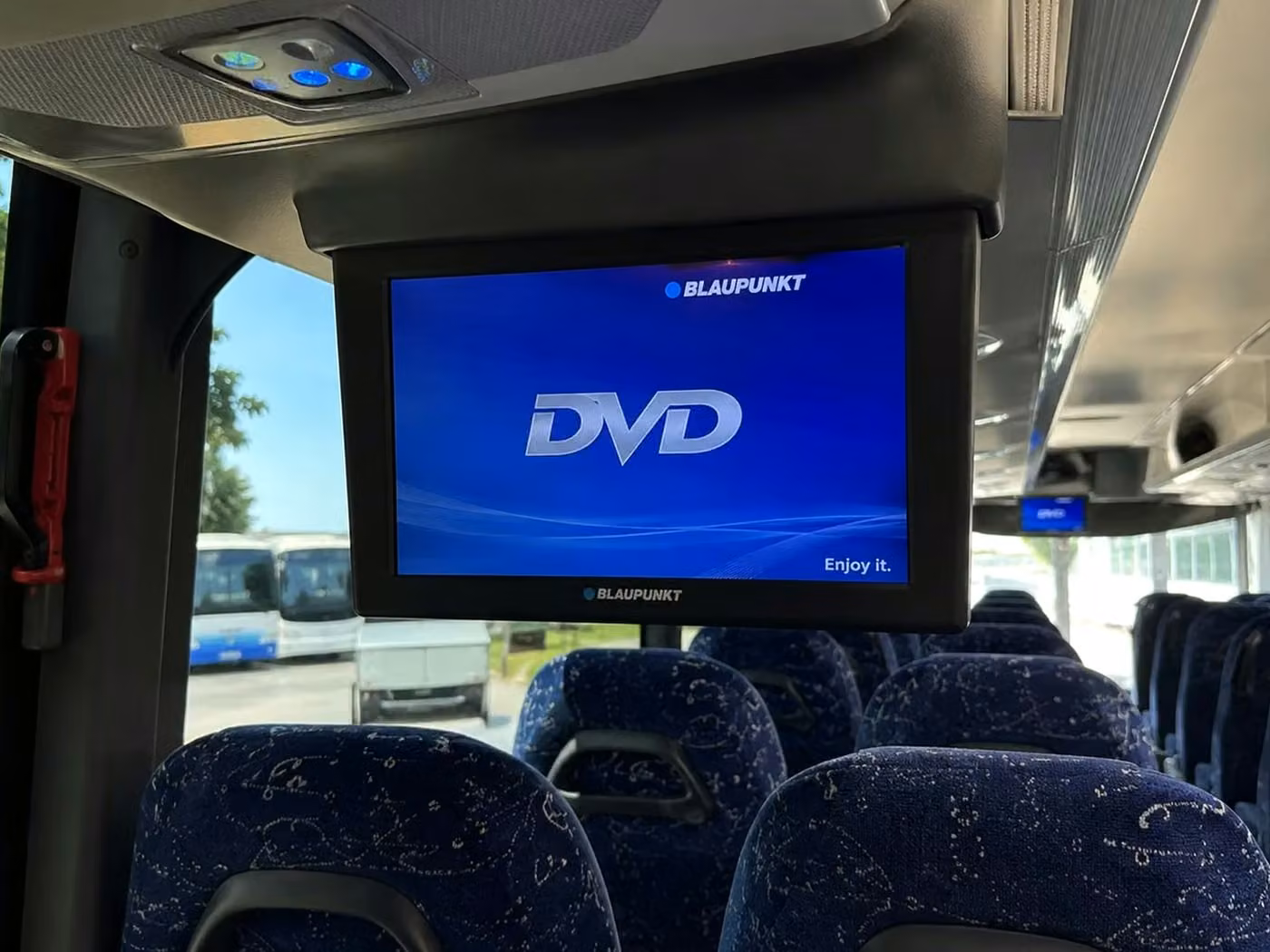 casselberry 56 passenger charter bus tvs